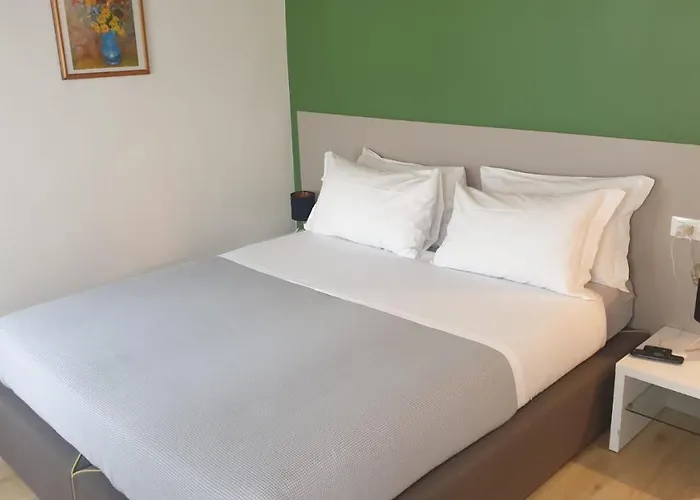 Snc1018 Modern Boutique Apartment